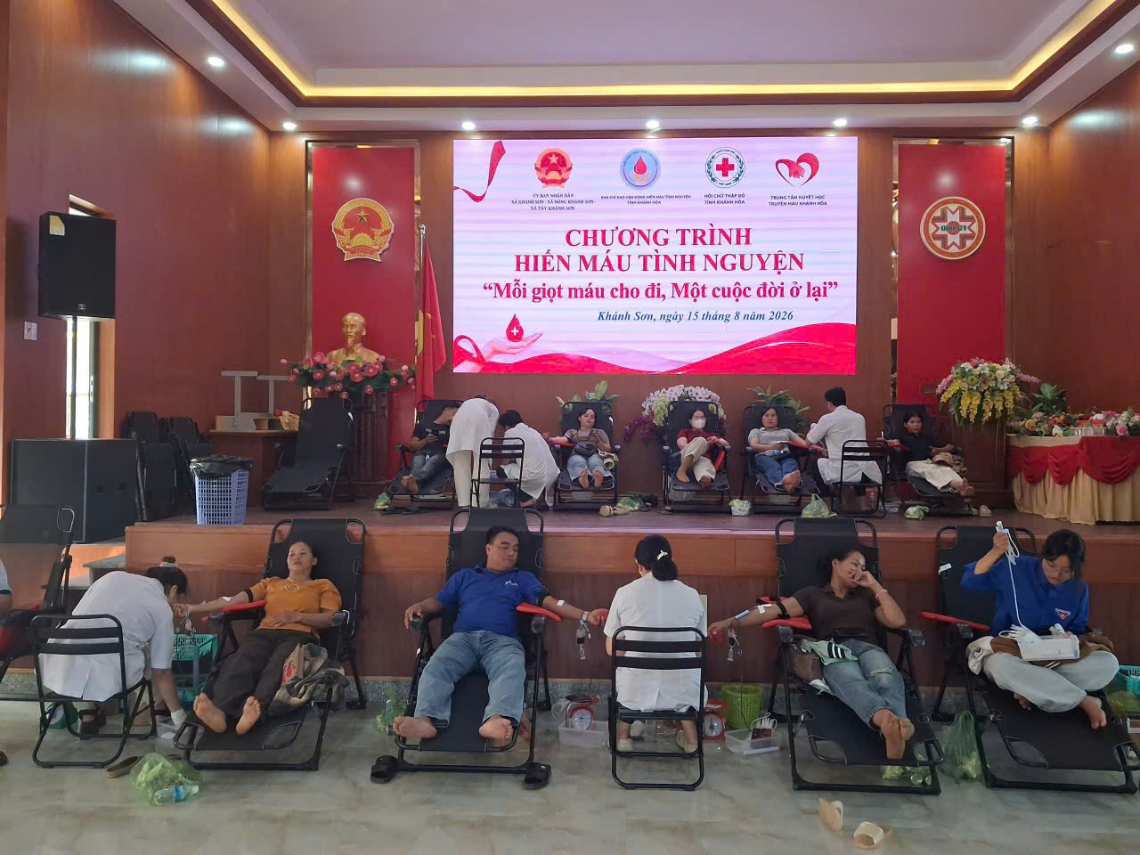 HIẾN MÁU TÌNH NGUYỆN TẠI XÃ KHÁNH SƠN, ĐÔNG KHÁNH SƠN VÀ TÂY KHÁNH SƠN